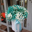 Шляпная коробка с цветами «Бирюза» из гипсофил