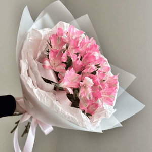 Букет милый и нежный из альстромерий