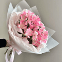 Букет милый и нежный из альстромерий