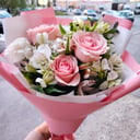 Букет «Первое свидание» из роз и альстромерий