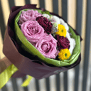 Букет яркое мгновение из хризантем и гвоздик