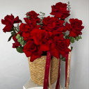 Корзина красных роз