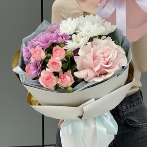 Букет Элайн из хризантем, кустовой и одн