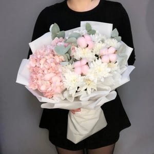 Букет с гортензией и хлопком