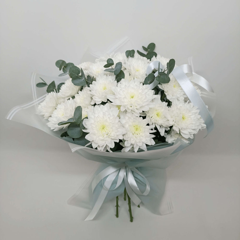 Букет хризантем с эвкалиптом Анна