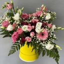 Цветы в шляпной коробке "Эммануэль" из эустом и роз