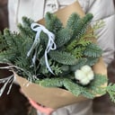 Букет с нобилисом,туей и хлопком