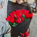Букет красных тюльпанов "Горячо люблю"