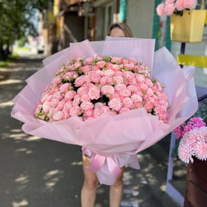 Букет «Кустовые розы в розовом цвете»