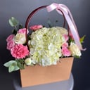 Коробка с цветами «Сумочка с гортензией»