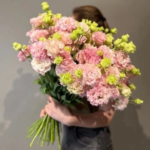 Шикарный букет с эустомой