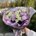 Букет фиолетовых кустовых хризантем