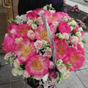 Корзина с цветами «Комплимент» из пионов и эустом