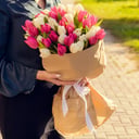 Букет из белых и розовых тюльпанов 41 шт