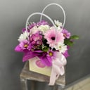 Коробка с цветами «Летний поцелуй» из хризантем и роз