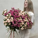 Розы кустовые, пионовидного сорта в букете