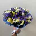 Букет «Облака» из ирисов и эустом