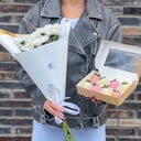 Подарочный набор «Набор клубники и цветов Pink» из хризантем