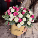 Букет «Яркая композиция с нобилисом» из роз