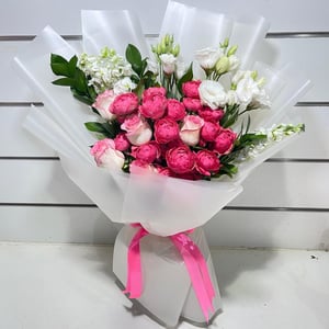 Букет «Неземная элегантность» из роз и эустом