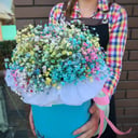 Шляпная коробка с цветами «Бабл гам» из гипсофил