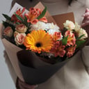 Букет комплимент из альстромерий и роз