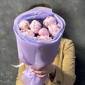 Букет розовых пионов
