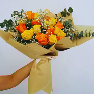 Букет «Сладкая безмятежность» из роз и гипсофил