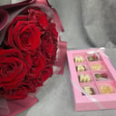 Подарочный набор «Букет с розами и шоколад "Маме"»