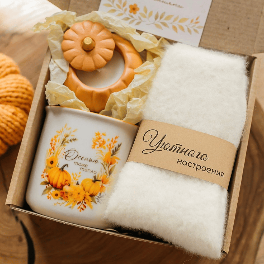 Подарок девушке со свечой и носочками