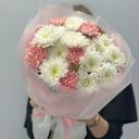 Букет из хризантемы и диантусов