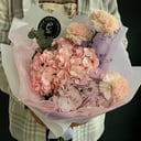 Букет «Акварель» из гвоздик и гортензий