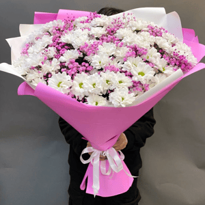 Букет- гигант "Розовая невесомость" из хризантем и гипсофил