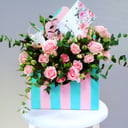 Коробка с цветами «Скромная улыбка» из роз