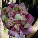 Букет из белых пионов и эустомы