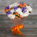 Букет Яркий из ирисов и хризантем