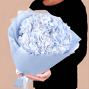 Букет из голубых гортензий в упаковке