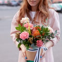 Шляпная коробка "Тропики" из гвоздик