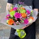 Букет «Рио» из гвоздик и эустом