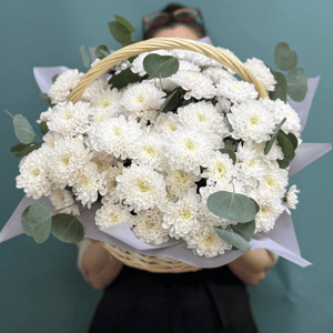 Корзина с цветами «Композиция из 9 кустовых хризантем»