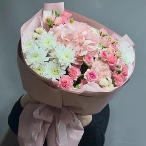 Сборный букет в розовым оттенке