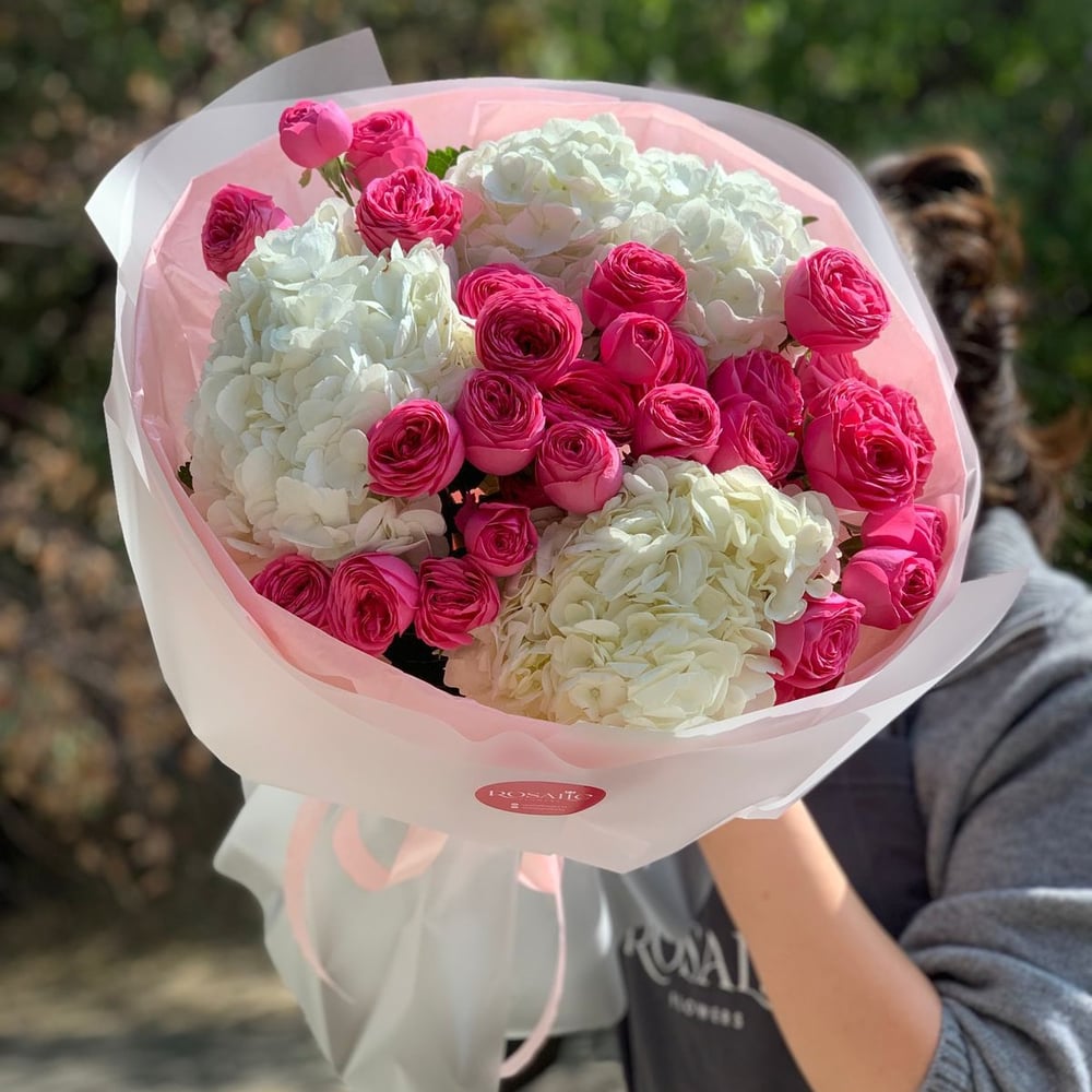 Букет Джульетта из роз и гортензий