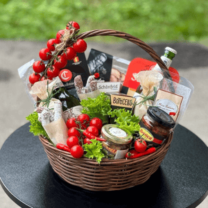 Подарочная корзина с овощами