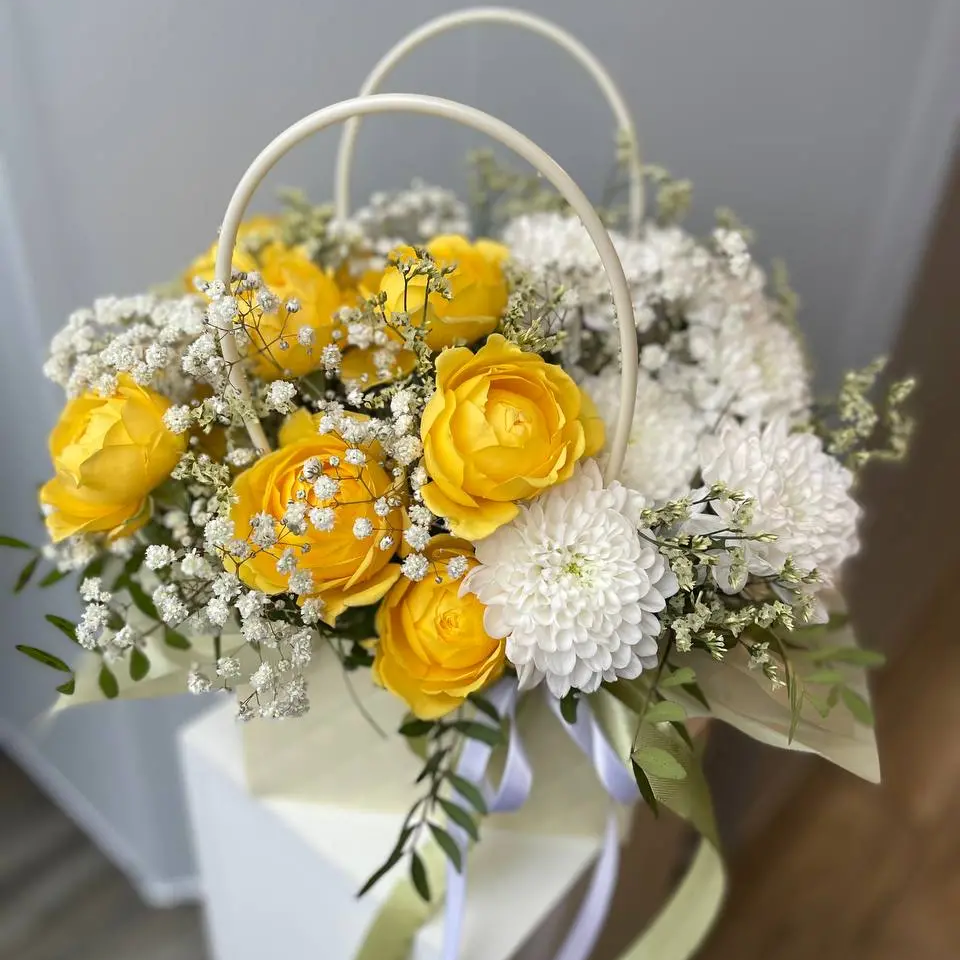 Коробка с цветами «Мое солнце» из роз и хризантем