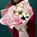 Сборный букет с гортензией и розами