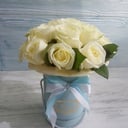 Шляпная коробка с цветами «Белое облако» из роз