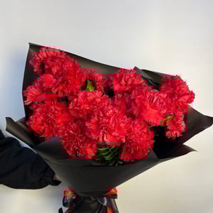 Авторский букет 164 - траурный с гвоздикой