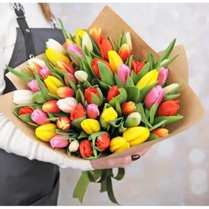 Букет «Искры счастья» из тюльпанов