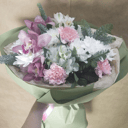 Букет «Зимняя Свежесть» из гвоздик и орхидей