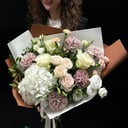 Букет «Горячий капучино» из гвоздик и роз